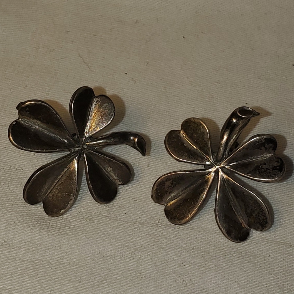 Sterling silver vintage screw back 4 leaf clover